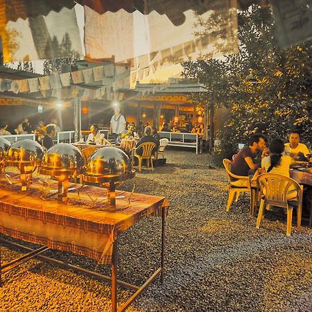 Mentokling Guest House And Garden Restaurant เลห์ ภายนอก รูปภาพ