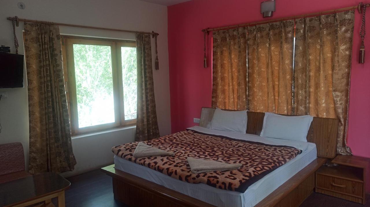 Mentokling Guest House And Garden Restaurant เลห์ ภายนอก รูปภาพ
