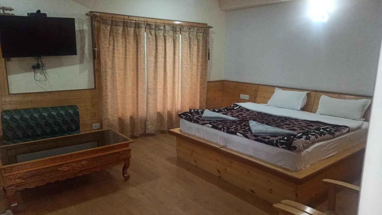 Mentokling Guest House And Garden Restaurant เลห์ ภายนอก รูปภาพ