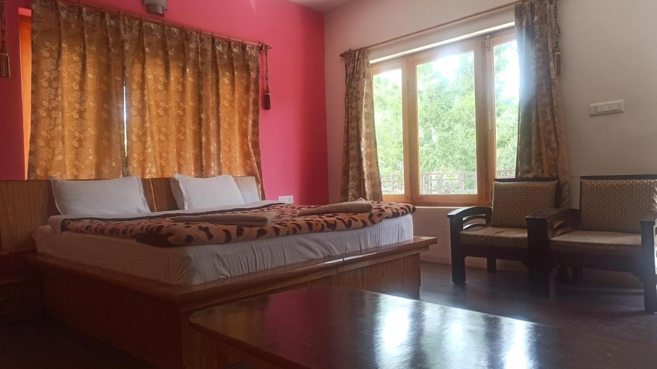Mentokling Guest House And Garden Restaurant เลห์ ห้อง รูปภาพ