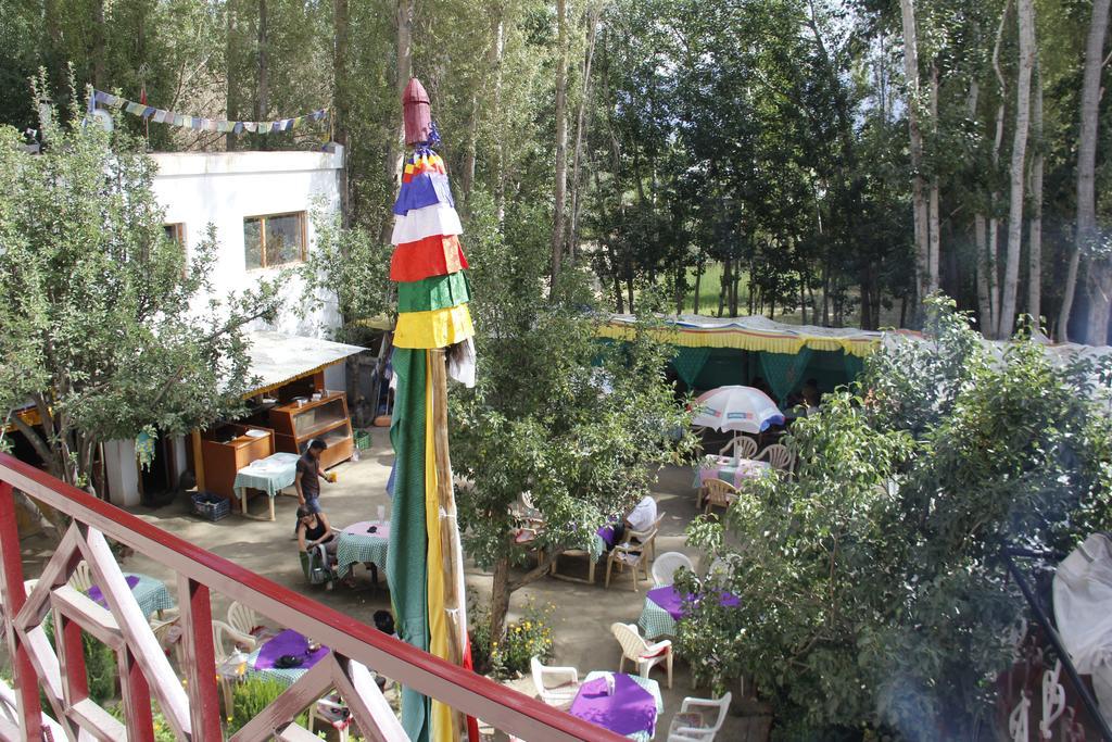 Mentokling Guest House And Garden Restaurant เลห์ ภายนอก รูปภาพ
