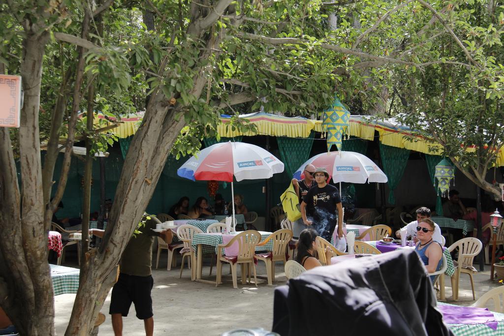 Mentokling Guest House And Garden Restaurant เลห์ ภายนอก รูปภาพ