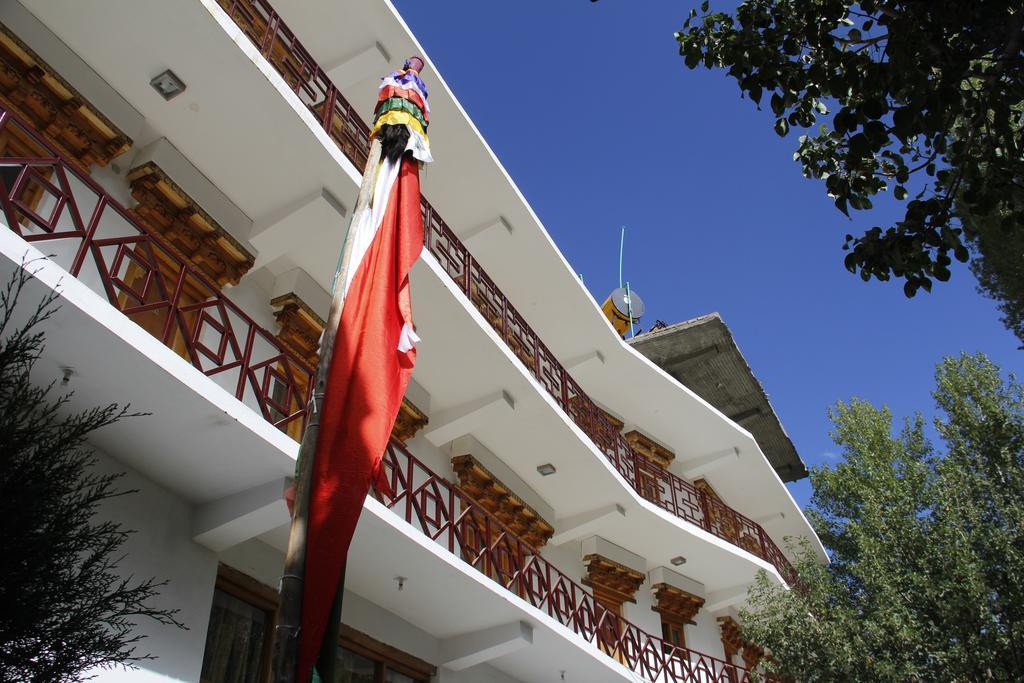 Mentokling Guest House And Garden Restaurant เลห์ ภายนอก รูปภาพ