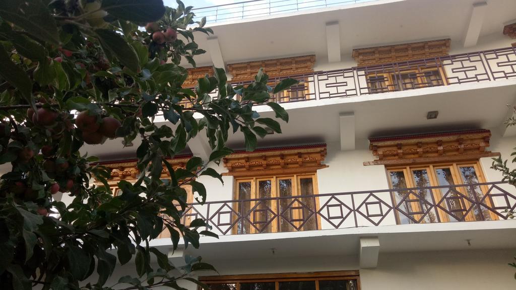 Mentokling Guest House And Garden Restaurant เลห์ ภายนอก รูปภาพ